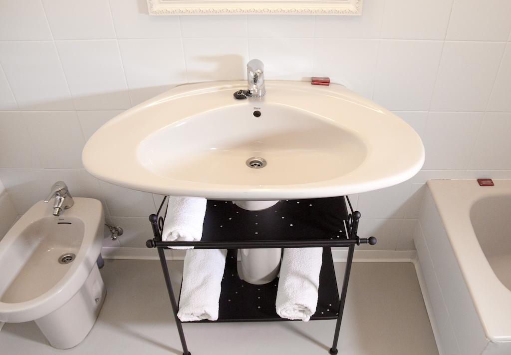 Hostal Monjes Peregrinos Burgos Room photo