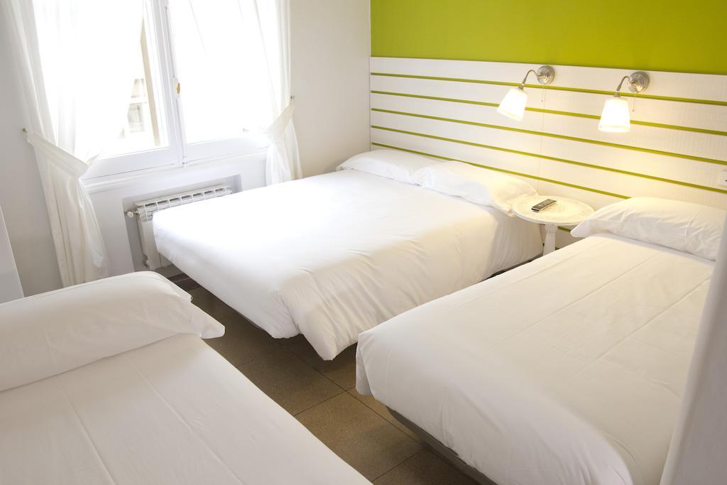 Hostal Monjes Peregrinos Burgos Room photo